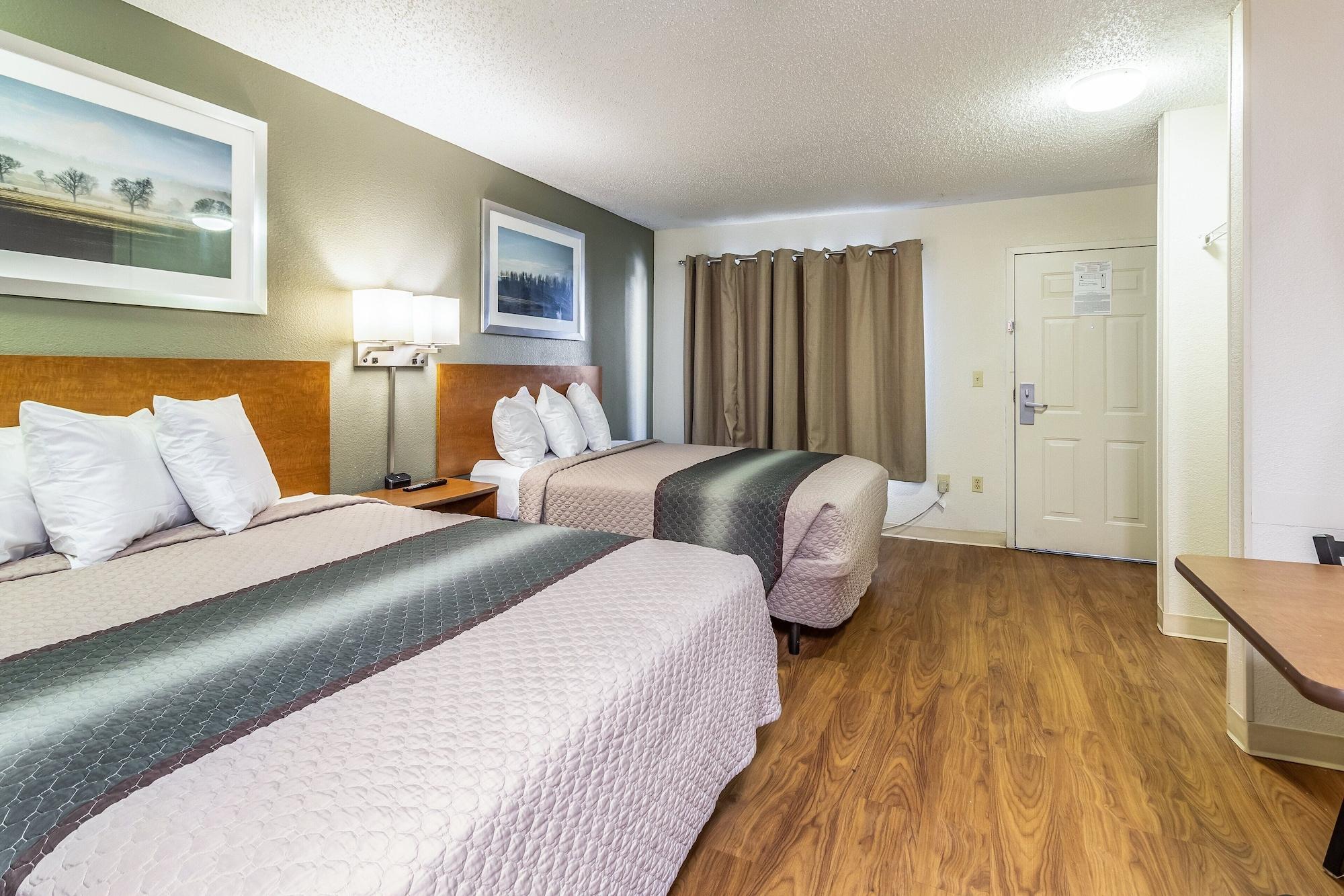 Hometowne Studios By Red Roof Houston - Northwest Экстерьер фото