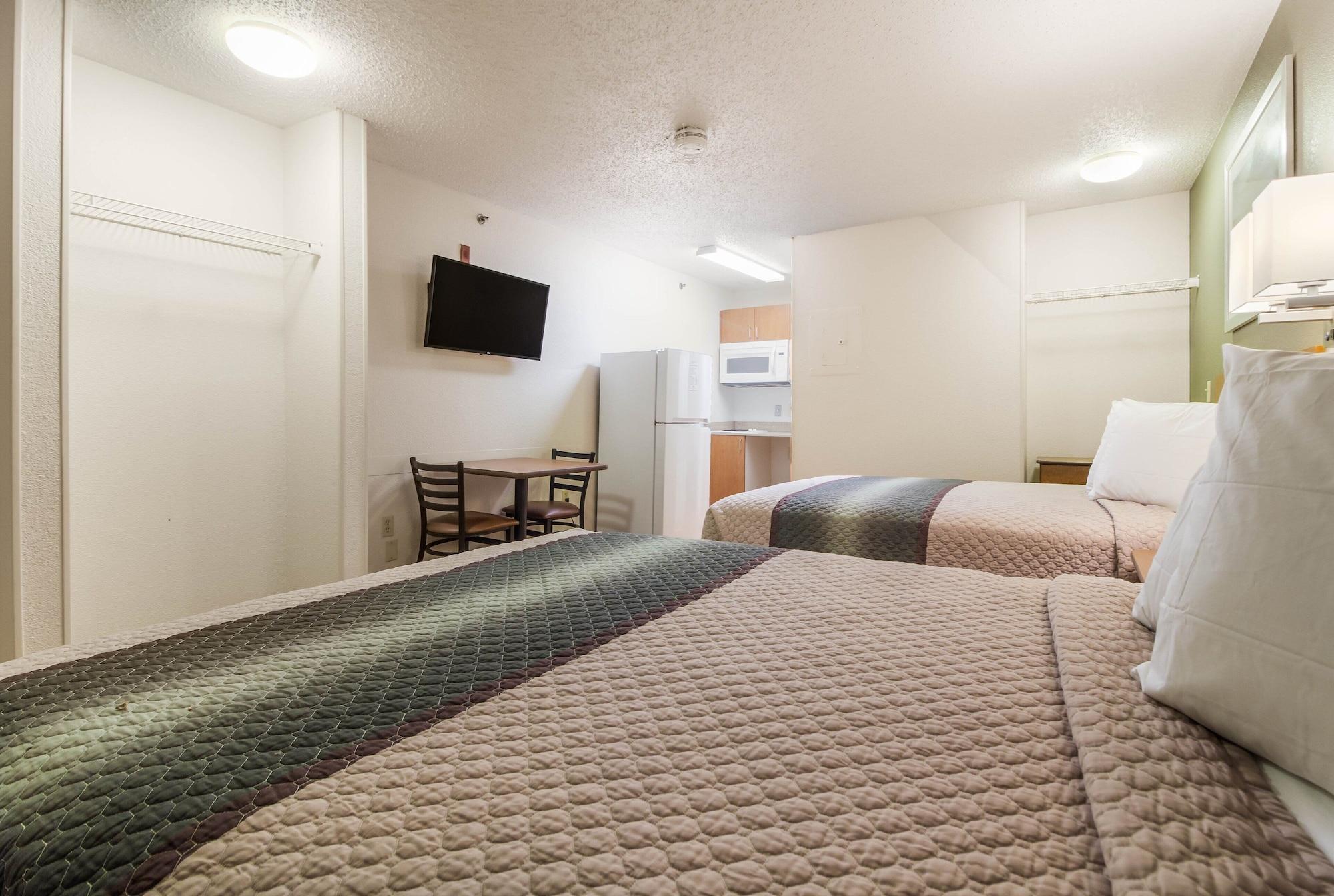 Hometowne Studios By Red Roof Houston - Northwest Экстерьер фото
