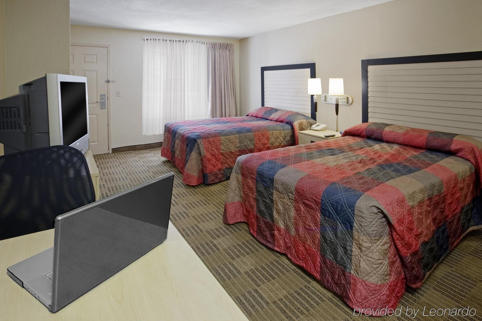 Hometowne Studios By Red Roof Houston - Northwest Экстерьер фото