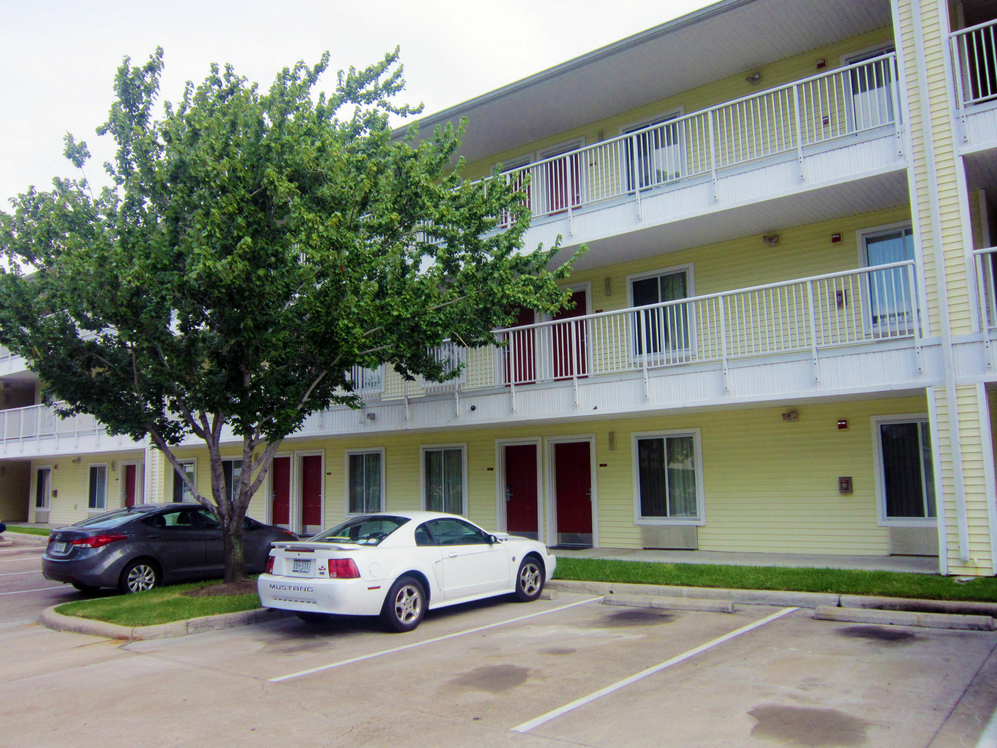 Hometowne Studios By Red Roof Houston - Northwest Экстерьер фото